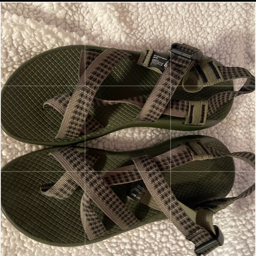 Chaco’s, Army Green, size 8. Like new.